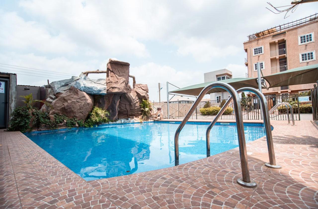 Plus 33 Hotel Nungua المظهر الخارجي الصورة
