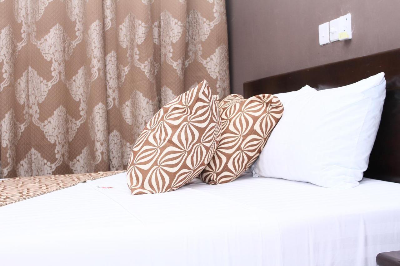 Plus 33 Hotel Nungua المظهر الخارجي الصورة