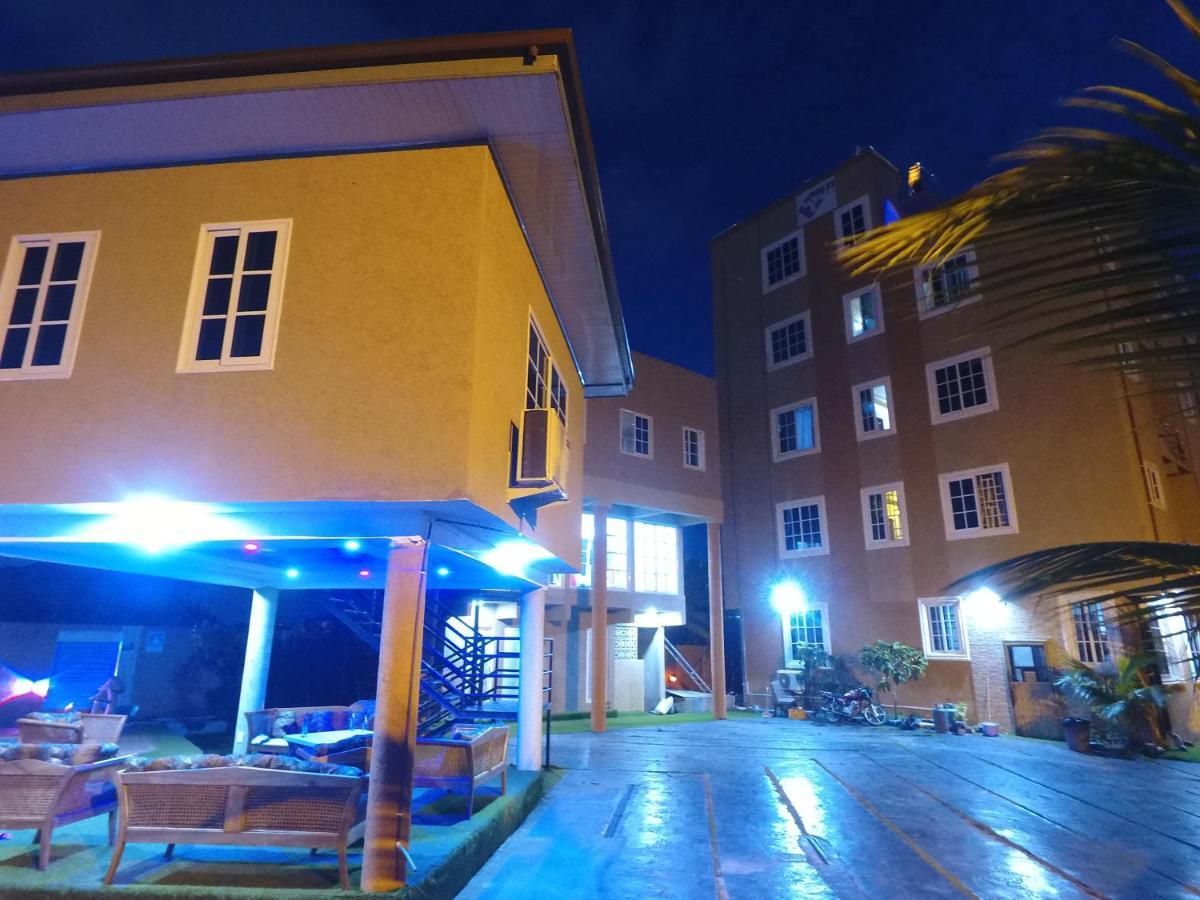 Plus 33 Hotel Nungua المظهر الخارجي الصورة